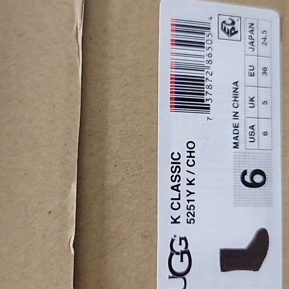 UGG Unisex Kids Classic Short Boots - Picture 8 of 13